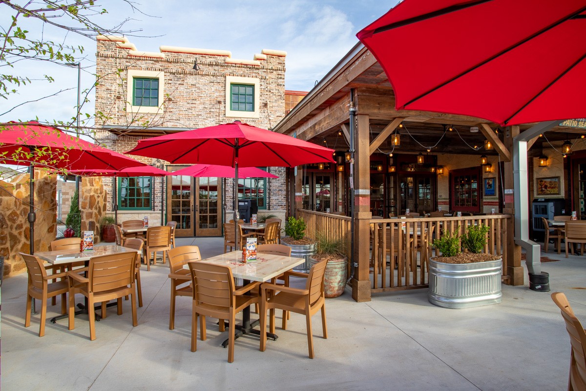 outdoor patio dining at Lupe Tortilla Mexican Restaurant, Kemah, TX 360 Virtual Tour for Restaurant
