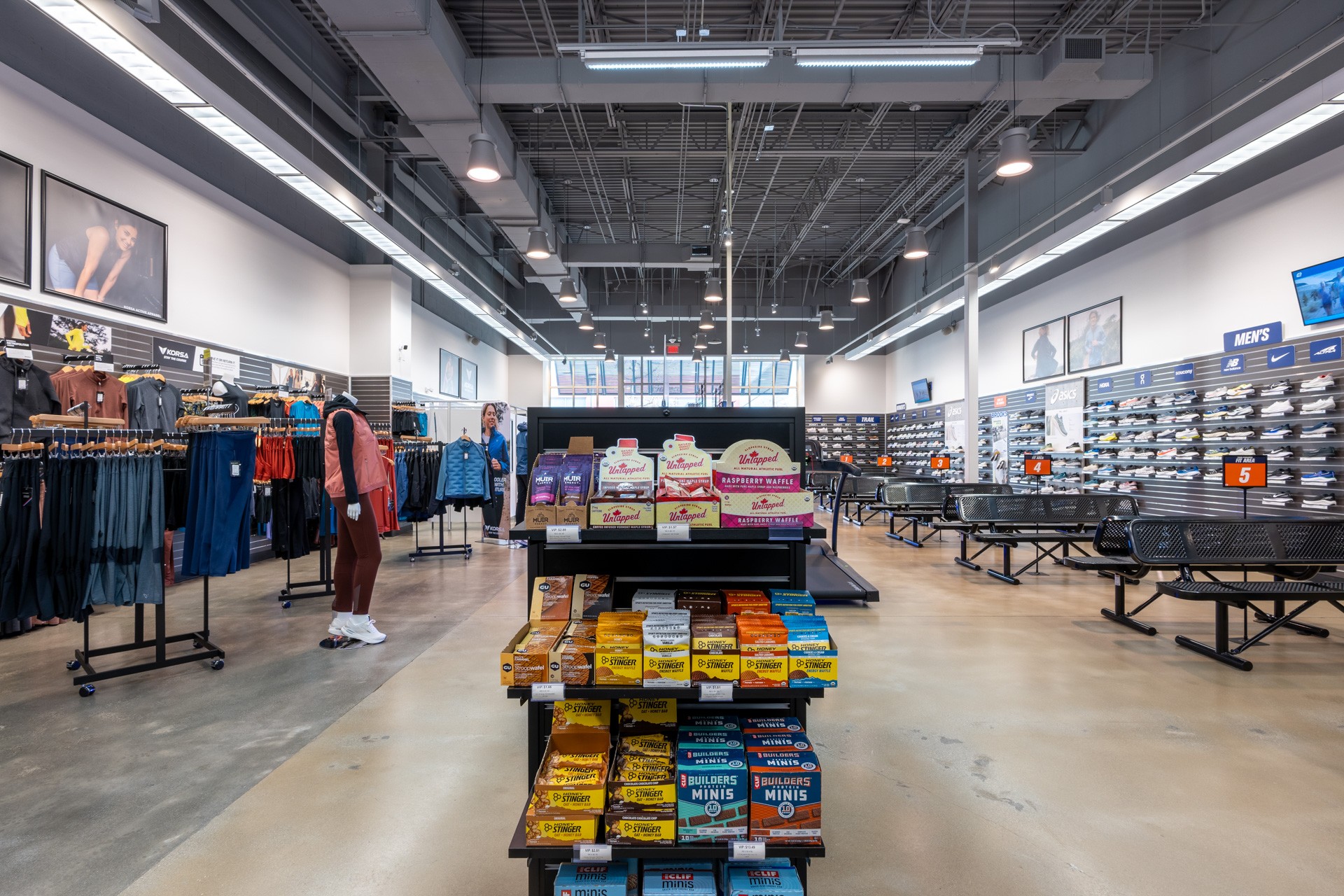 running energy gels at Road Runner Sports, Oxnard, CA 360 Virtual Tour for Running Shoe Store