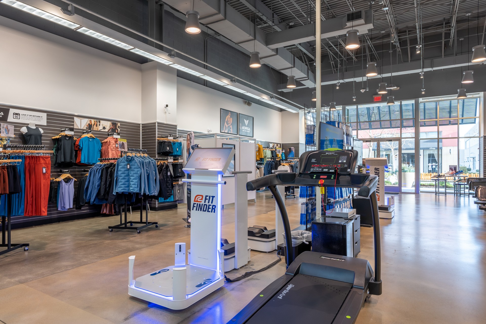 running gait analysis at Road Runner Sports, Oxnard, CA 360 Virtual Tour for Running Shoe Store