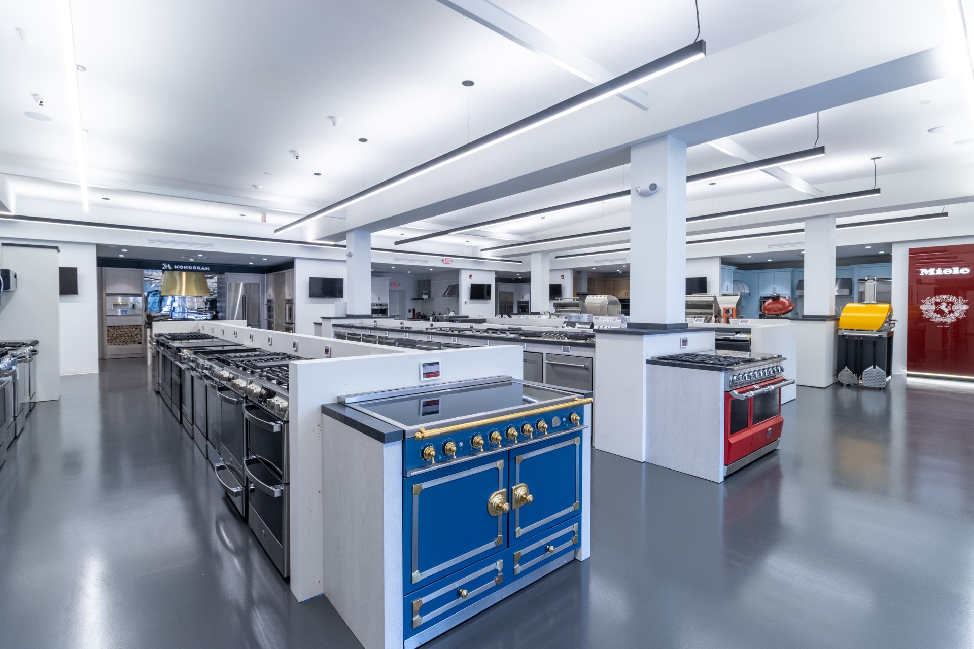 Monogram kitchen appliance display at Appliance Palace, Scotch Plains, NJ 360 Virtual Tour for Appliance store