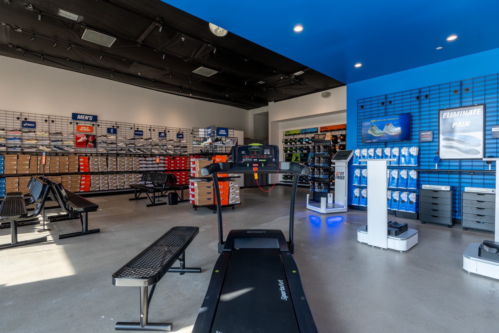 treadmill at Road Runner Sports, Manhattan Beach, CA 360 Virtual Tour for Running Shoe Store