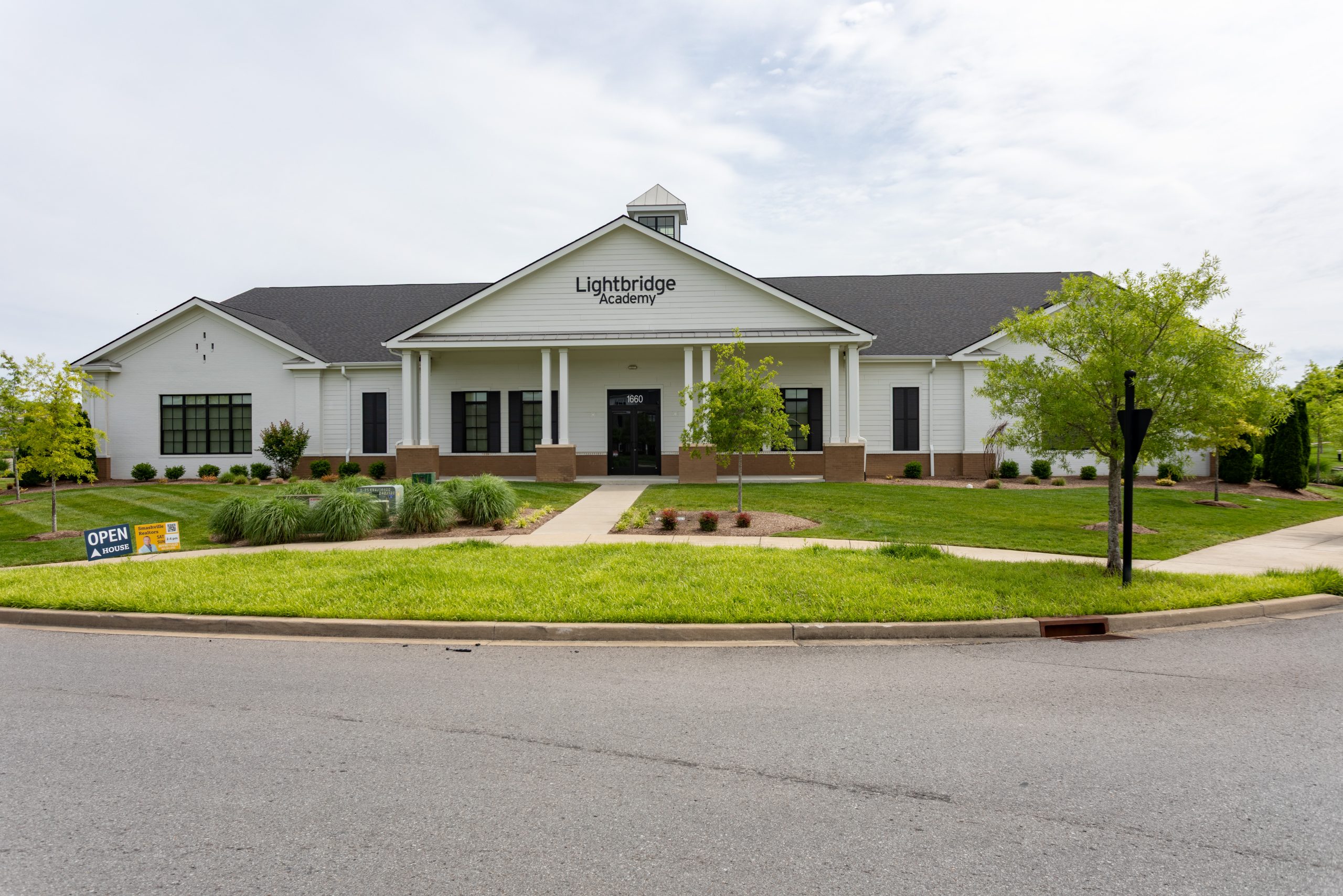 front exterior of Lightbridge Academy, Hendersonville, TN 360 Virtual Tour for Pre-school Day Care Center