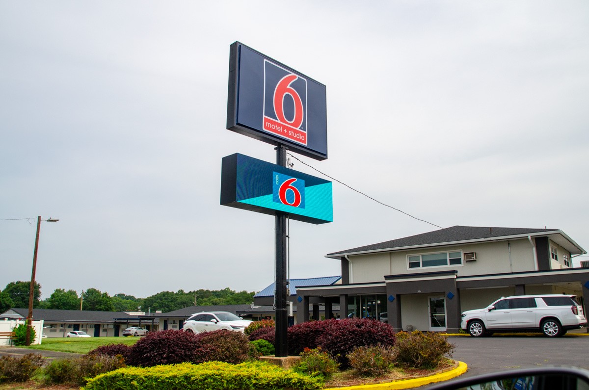 front sign of Motel 6 Hickory, NC 360 Virtual Tour for Motel