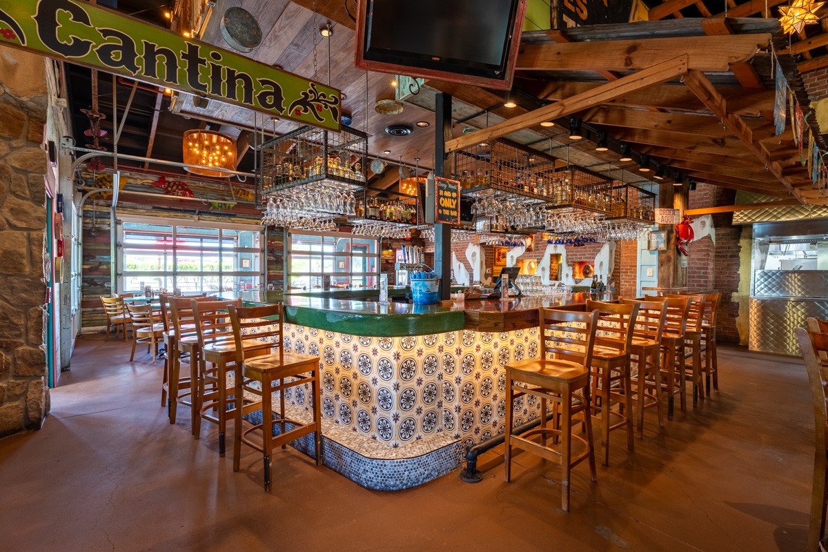 bar counter at Lupe Tortilla Mexican Restaurant, Pearland, TX 360 Virtual Tour for Tex-Mex restaurant