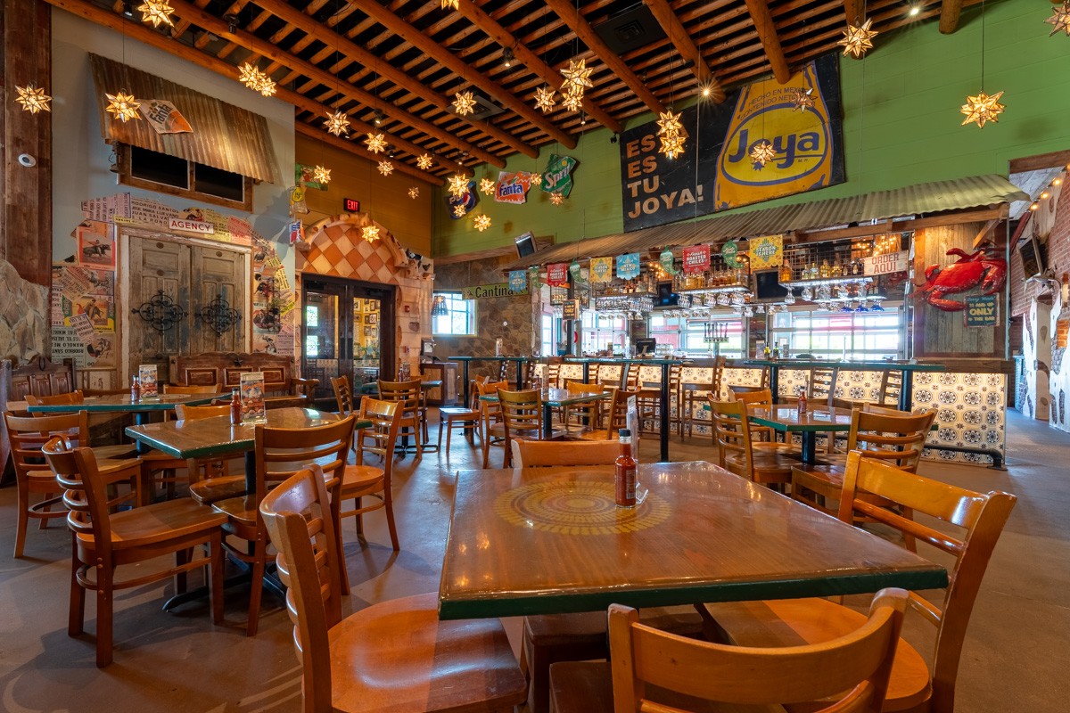 indoor seating at Lupe Tortilla Mexican Restaurant, Pearland, TX 360 Virtual Tour for Tex-Mex restaurant