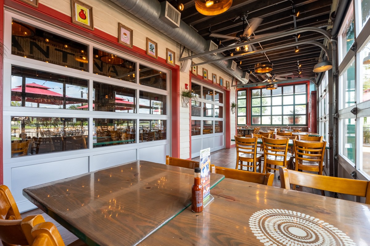 outside seating at Lupe Tortilla Mexican Restaurant, Pearland, TX 360 Virtual Tour for Tex-Mex restaurant