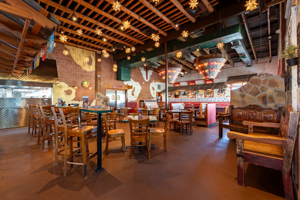 seating at Lupe Tortilla Mexican Restaurant, Pearland, TX 360 Virtual Tour for Tex-Mex restaurant