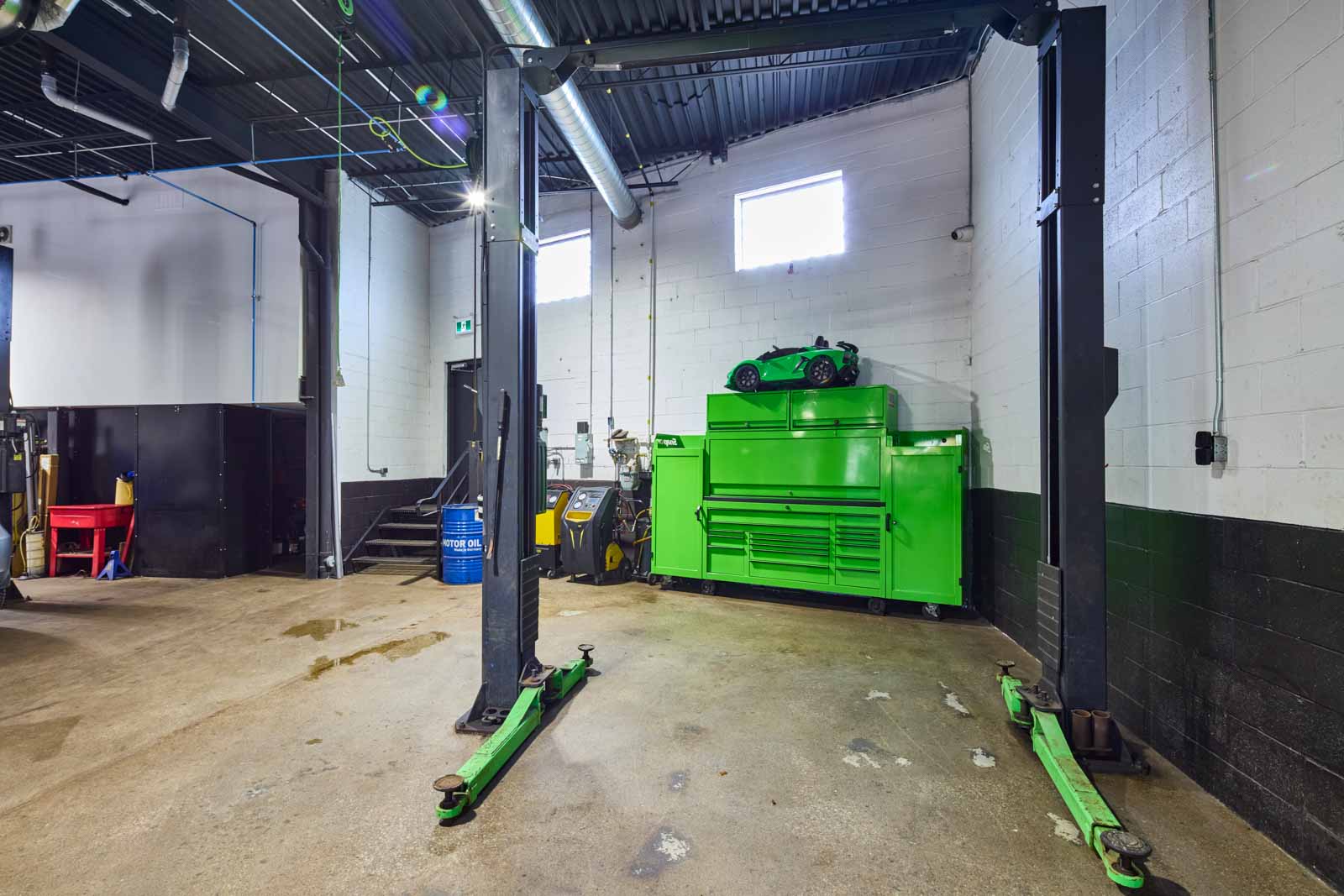 hydraulic lift at My Neighbourhood Mechanic, Toronto, Ontario Canada 360 Virtual Tour for Auto Mechanic